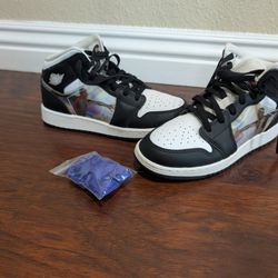Boys Air Jordans With Jordan Image On Sides Size 5.5y