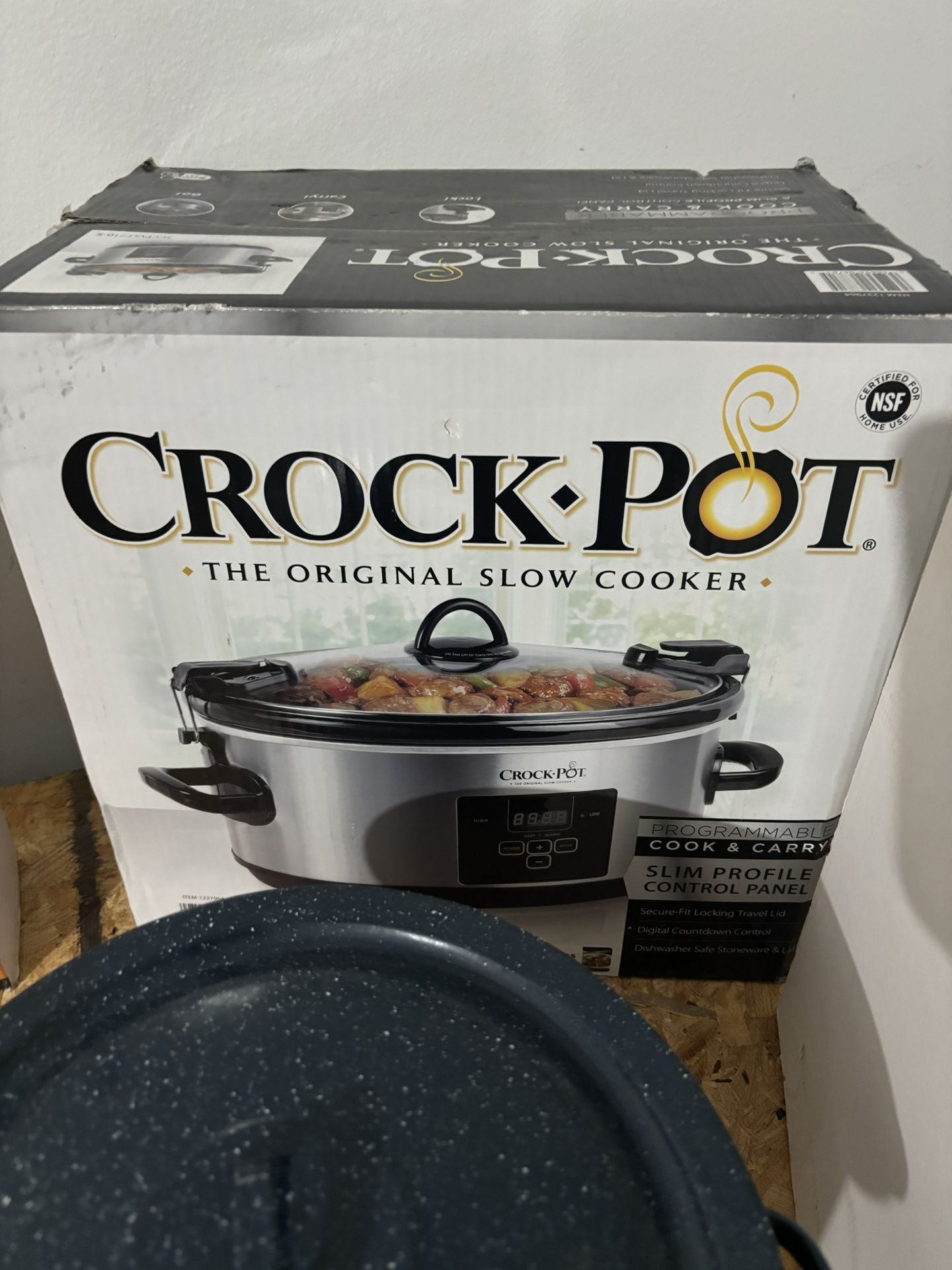 Crock Pot With Snap Down Sealing Lid Brand New Unopened Box
