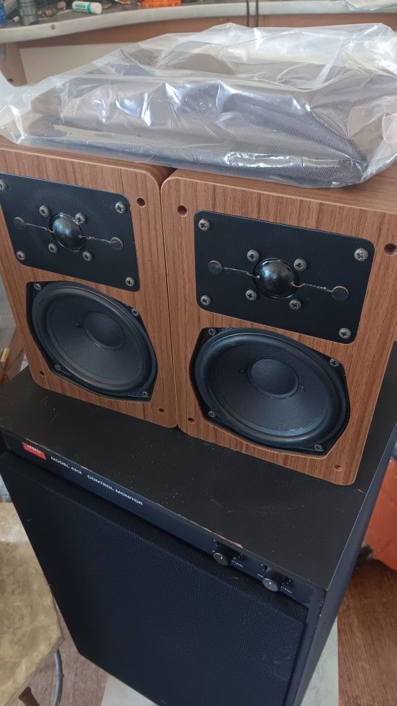 Visonik Ambassador 60 Bookshelf Speakers