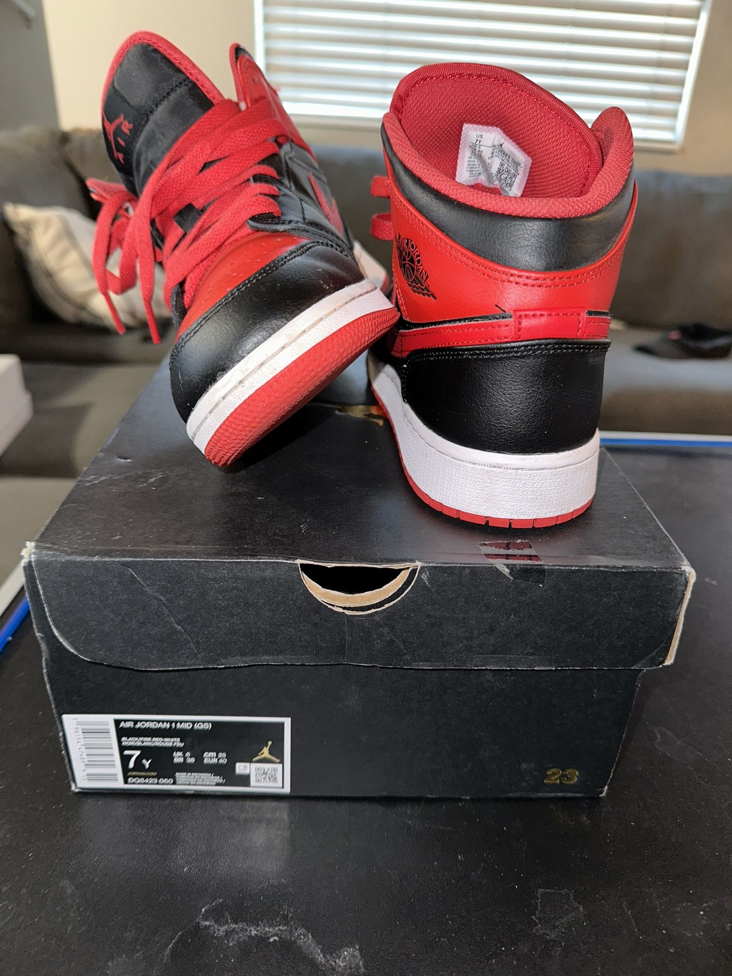 Nike Air Jordan 1 Mid Alternate Bred Black Red