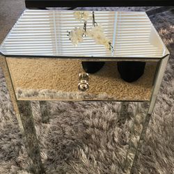 Set Of Two Mirrored accent table/ Nightstand 