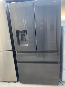 Samsung beautiful stainless steel refrigerator looks like new French door everything works perfectly first come first served