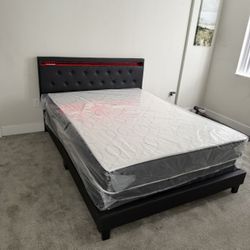 Queen Bed Frame Whit Mattress 