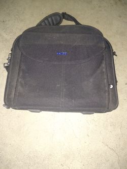 Laptop carrying case