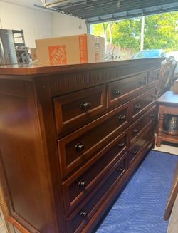 Queen bedroom set