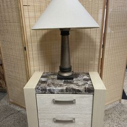 Ashley Bed Nightstand End Table 2 Drawers 28.5”W & Lamp 🚚 extra