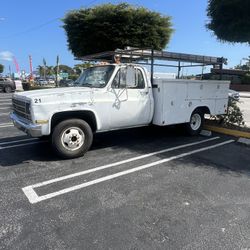 Work Truck / Camión De Trabajo 
