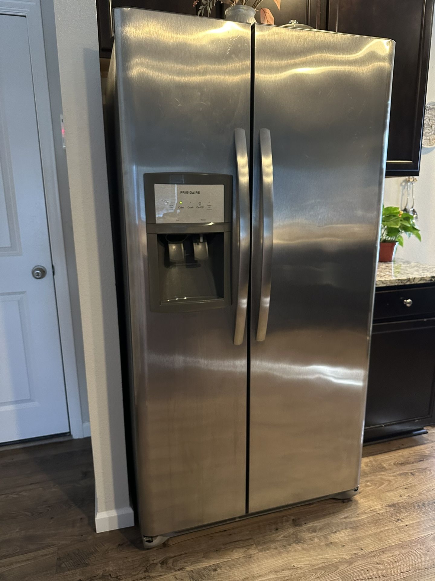 Frigidaire 25.6-cu ft Side-by-Side Refrigerator with Ice Maker, Water and Ice Dispenser (Fingerprint Resistant Stainless Steel) ENERGY STAR