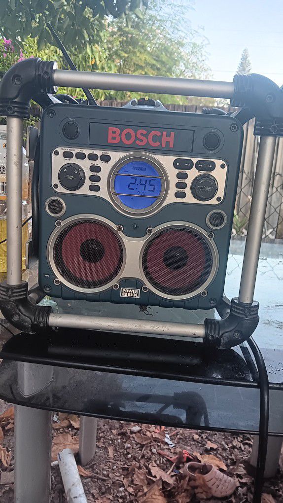 Bosch Radio Box Electric And Battery 12or 24V NO  Battery TOOL ONLY 