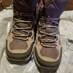 Women's hiking shoes