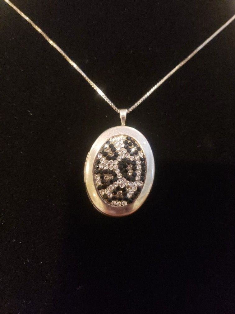 Vintage 18" Sterling Silver Rhinestone Oval Locket Pendant Necklace F11