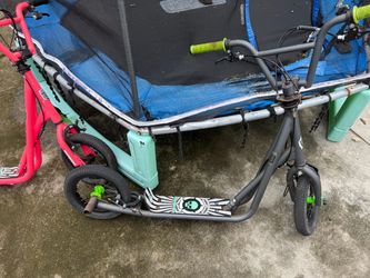 Black Kick Scooter with Skull Deck Graphics