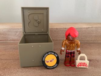 Roblox Star Sorority : Vanessa Star-Berry Figure Series 8 Complete WITH CODE