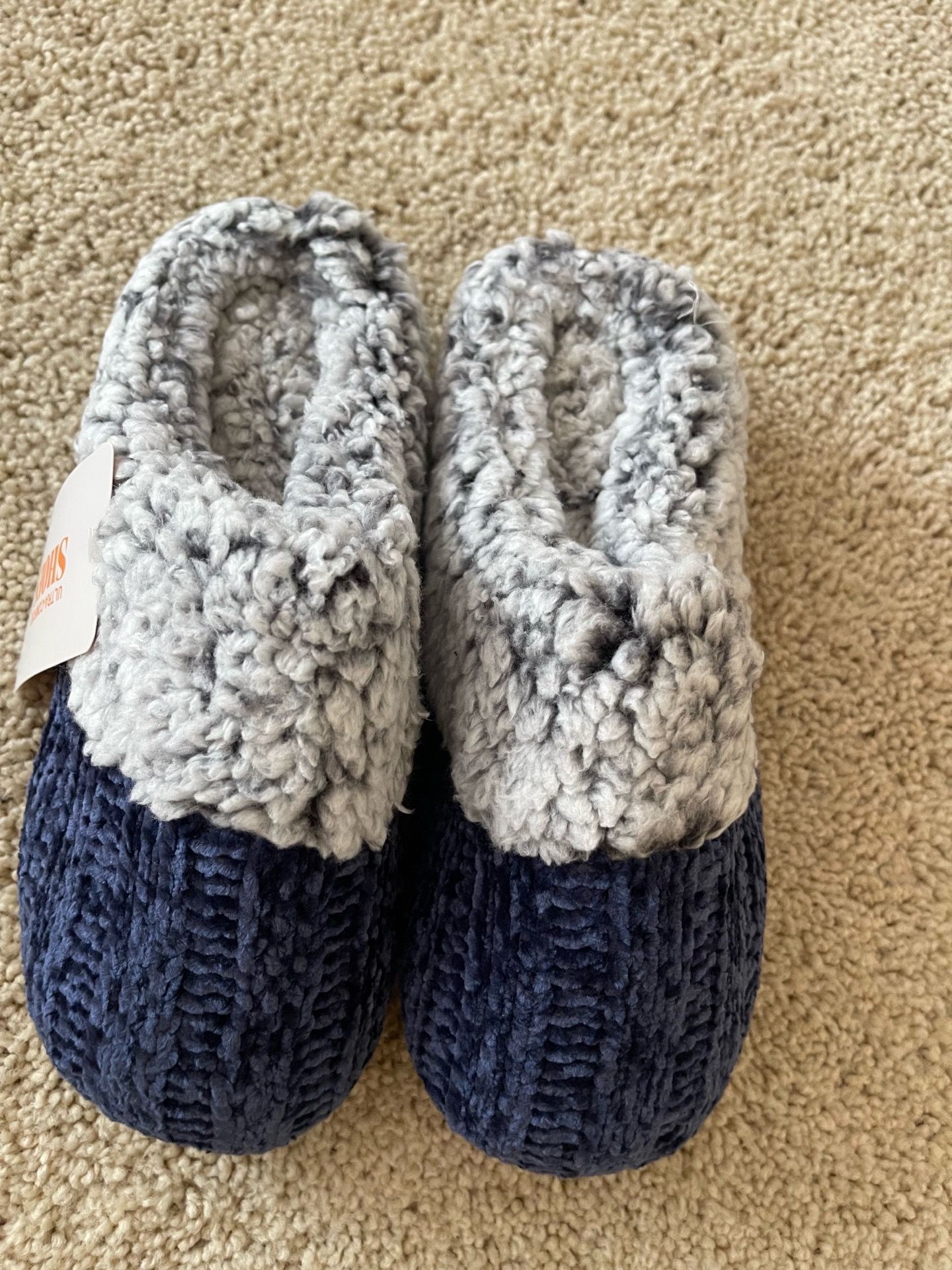 Brand new Amazon women slippers size 5-6