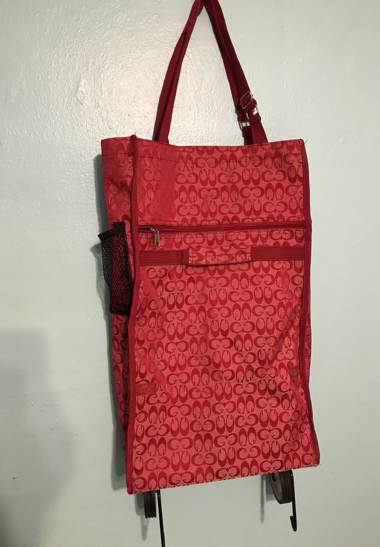 Red bag 22” with weels
