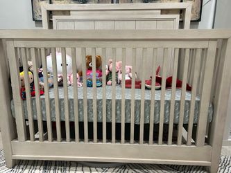 Crib + Newton Waterproof Mattress Bundle – Like New
