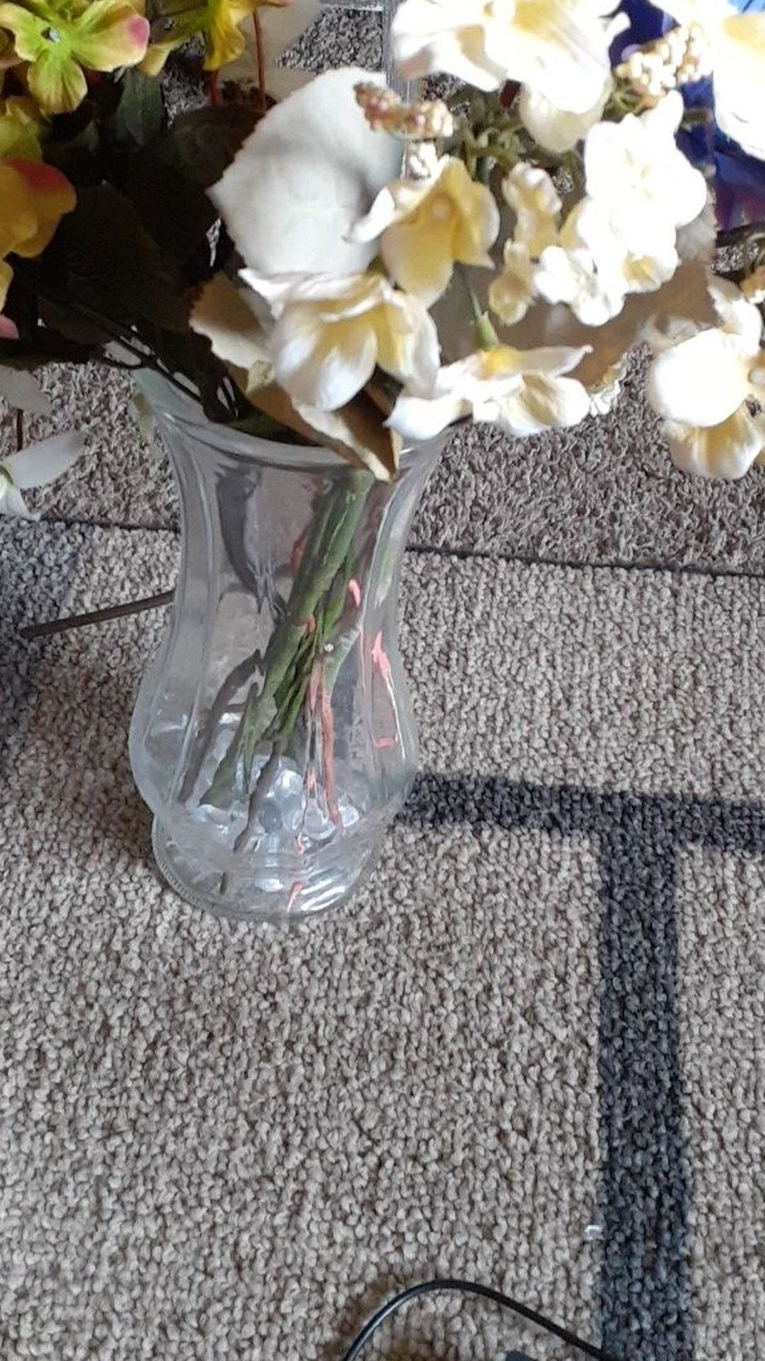 Glass vase, flowers, : clock Is 10