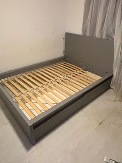 Full Size Bedframe w/Drawers