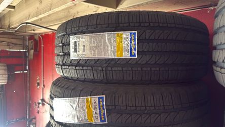 Goodyear Fortera HL 265/50R20 Tires – Set of 4
