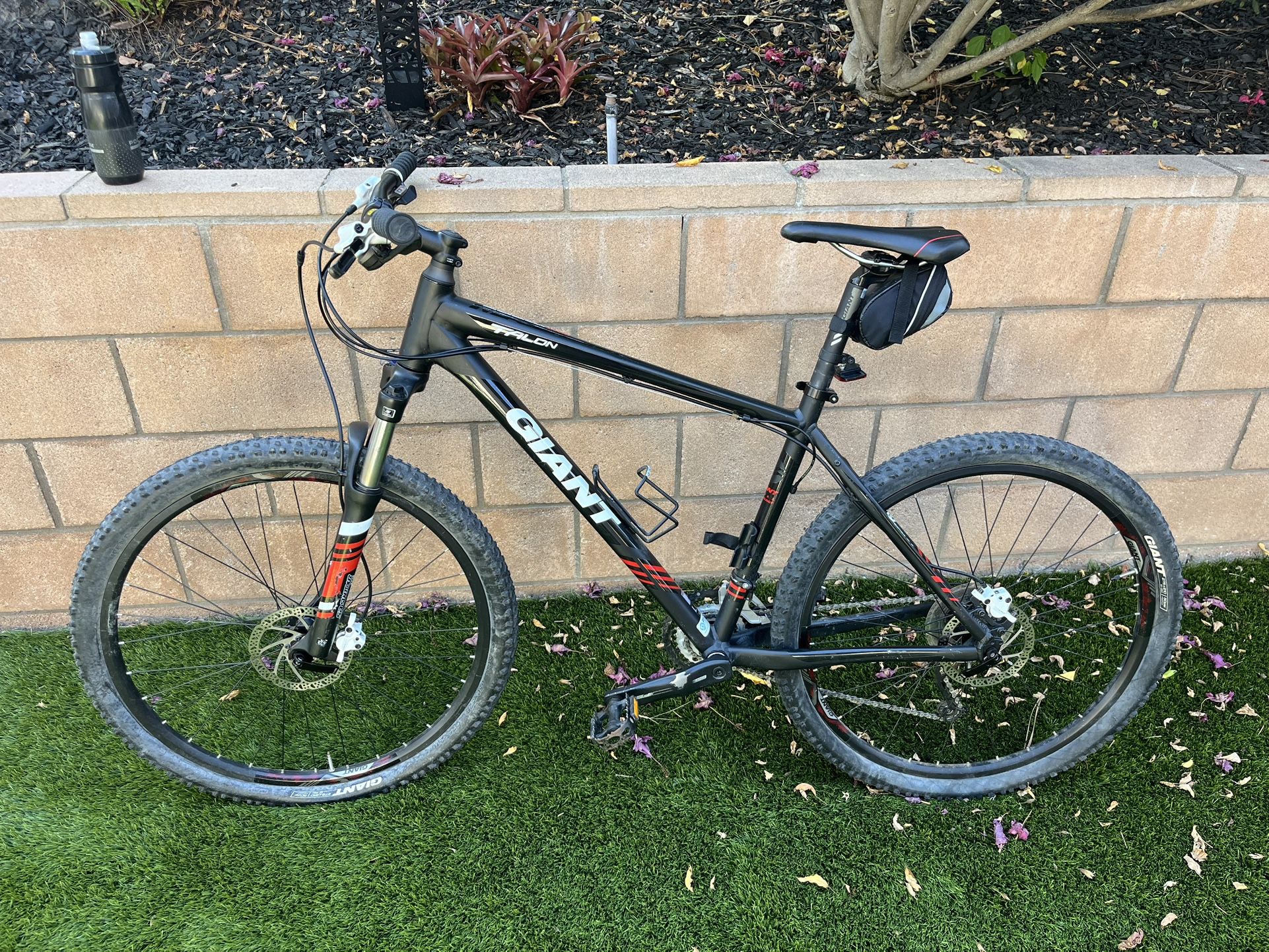 FOR SALE: Giant Talon Mountain Bike