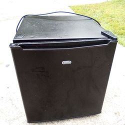 Sunbeam Black Small Refrigerator 25.00