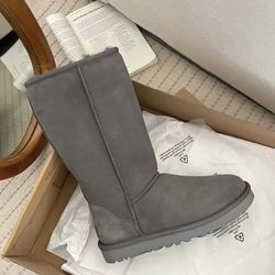 Gray UGGs boats