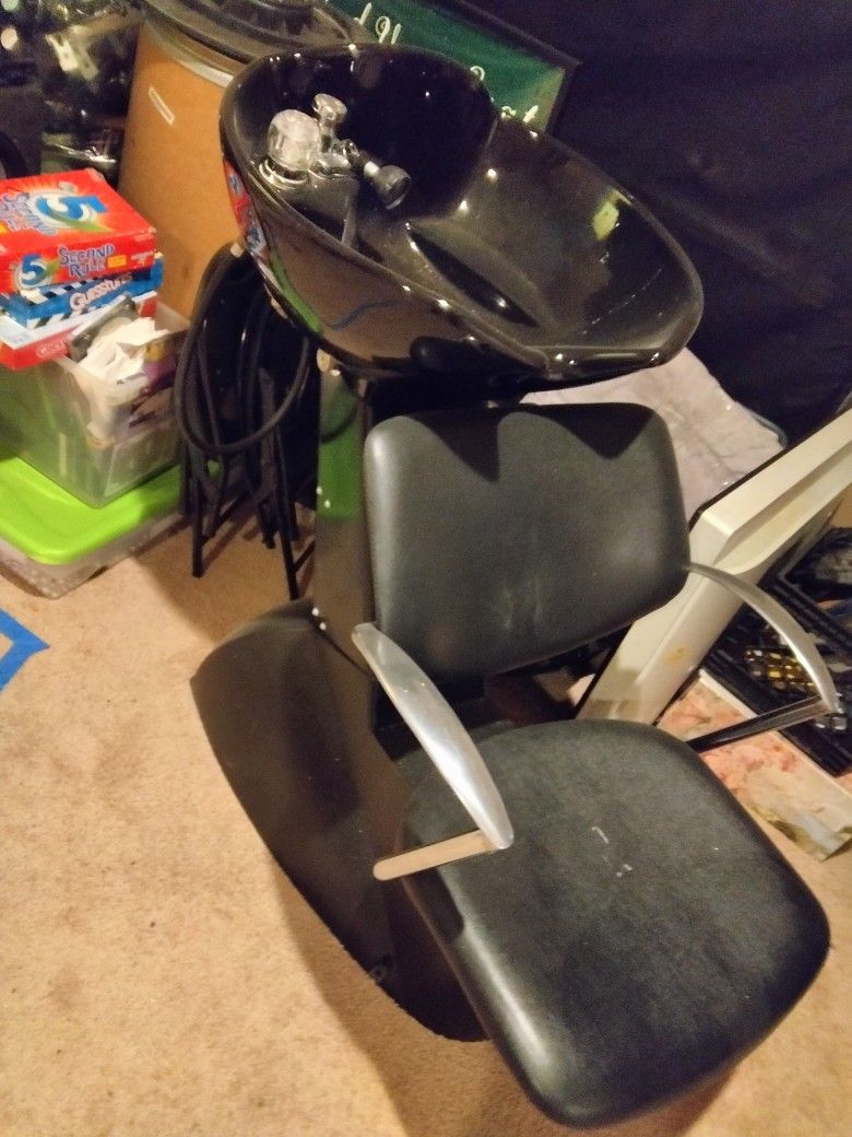 Shampoo Bowl With Reclining Chair