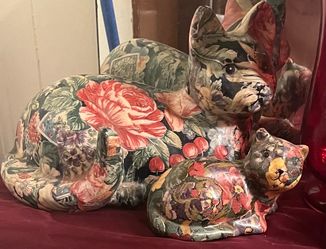 Vintage decoupage mother cat with kitten