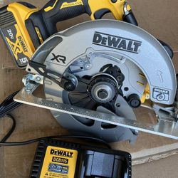 Dewalt 7 1/4” Circular Saw 5ah Battery N Charger