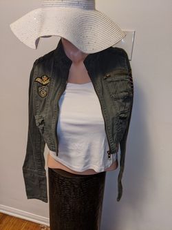 Women short jacket light material sz med