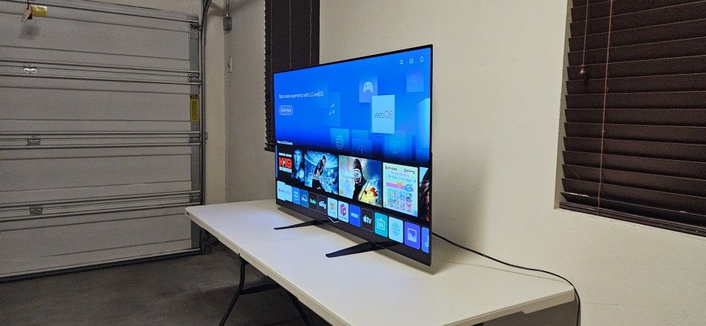 55 Inch OLED LG C9 Smart TV 4K UHD with 120 Hz refresh rate in perfect condition.