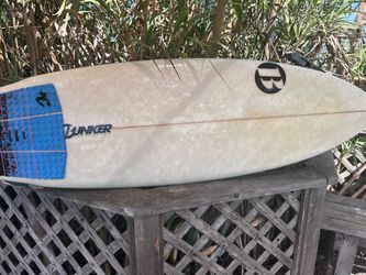 Bunker Surfboard 5’4” Hardly used