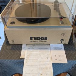 Rega RP1 Turntable Record Player In Excellent Condition 