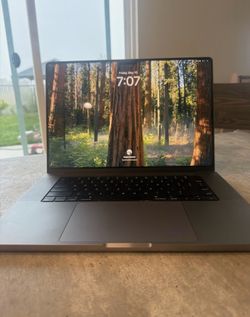 MacBook Pro 16” m2 16gb ram