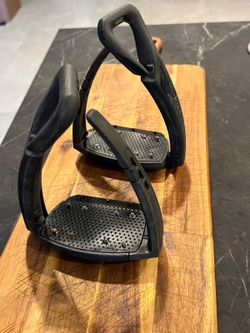 Freejump Stirrups