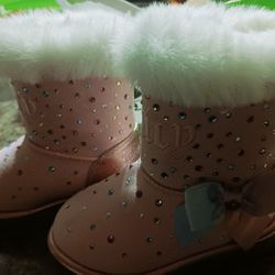 Beautiful Toddlers boots size 6