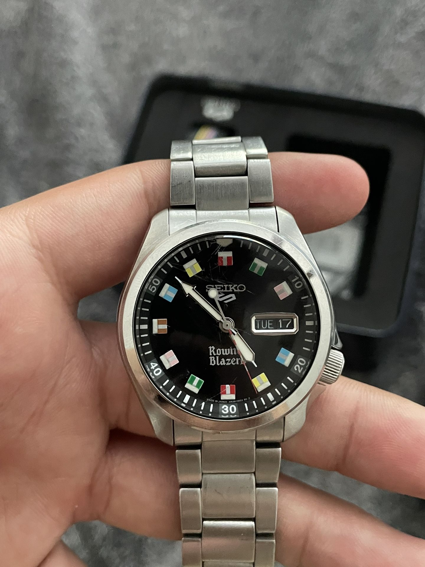 Seiko 5 RowBlack