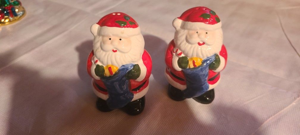 Santa Claus Salt and Pepper Shaker Set