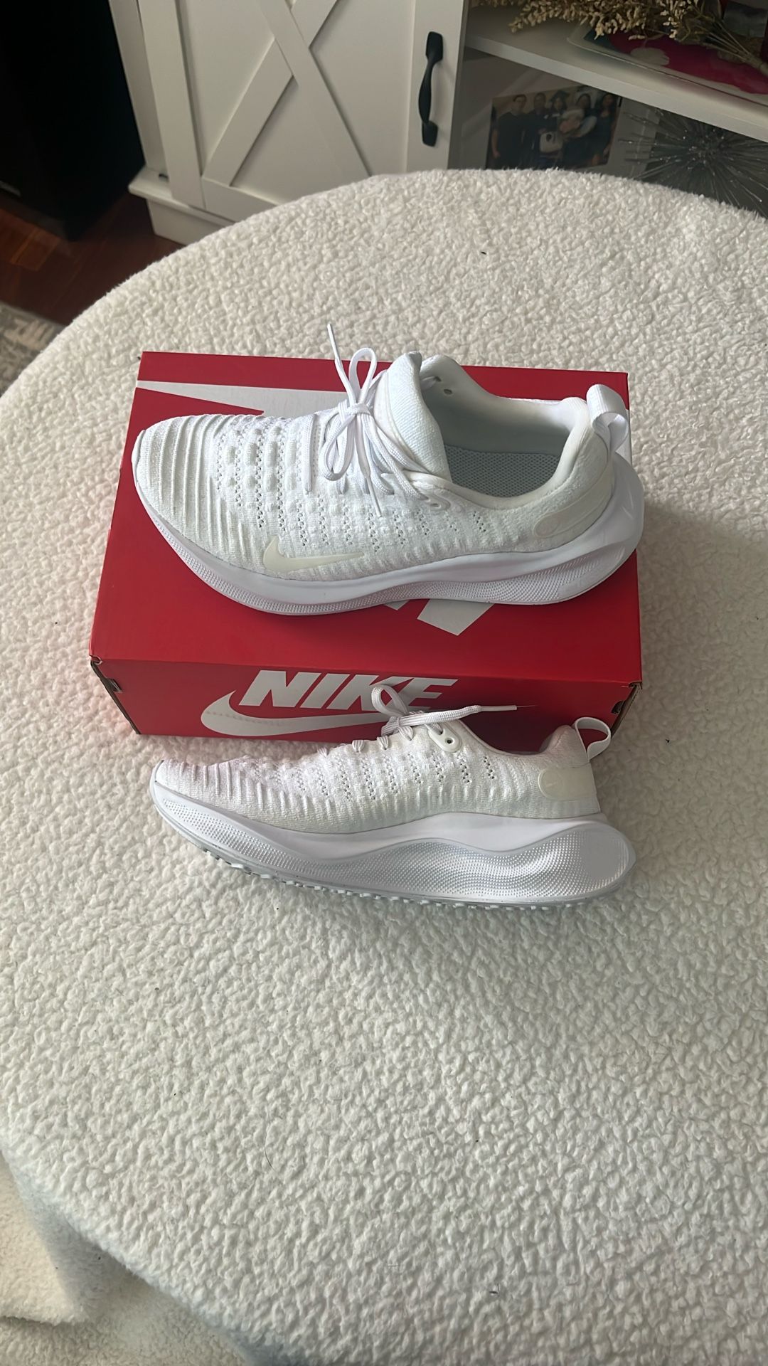 White Nike Shoes 8.5 Women’s
