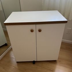 Expandable Sewing Machine Table in Excellent Condition