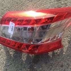2013 - 2015 Sentra Tail Lamp Passenger 