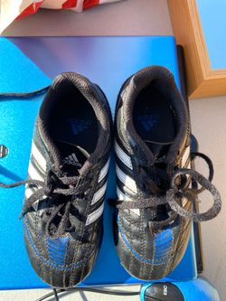 Adidas soccer Cletes 10.5