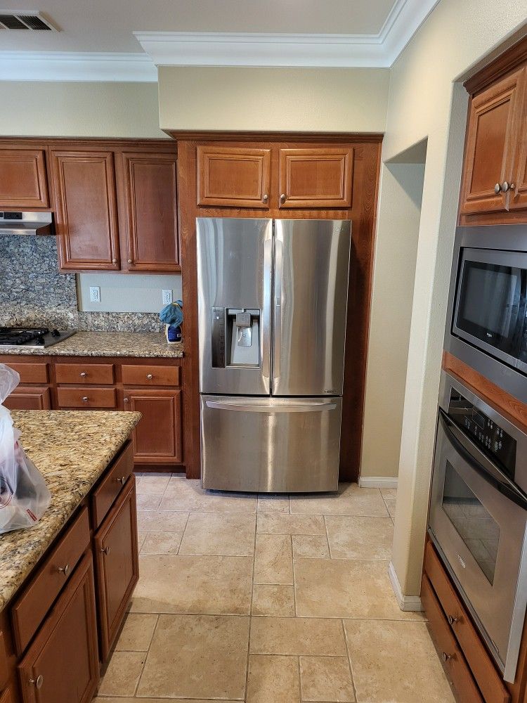 Refrigerator three door