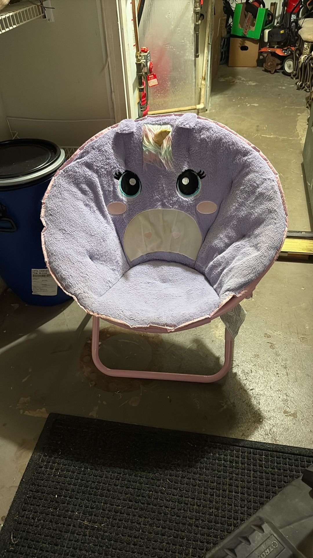 Kids chair very clean nothing wrong good condition