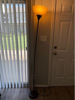 Modern Floor Lamp – Excellent Condition