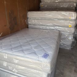 Queen Size Mattress And Box Spring 