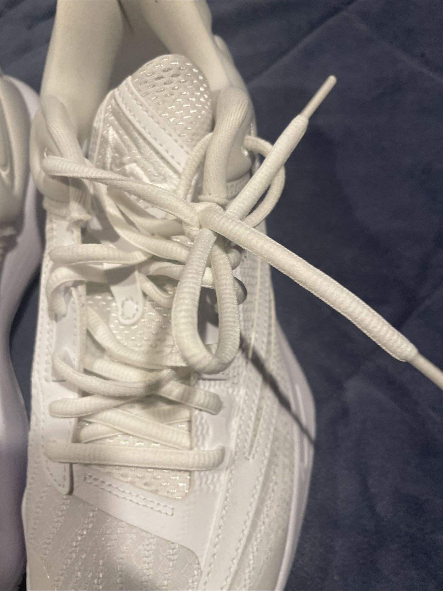 Giannis Immortality’s 3s Nikes White Size 8.5