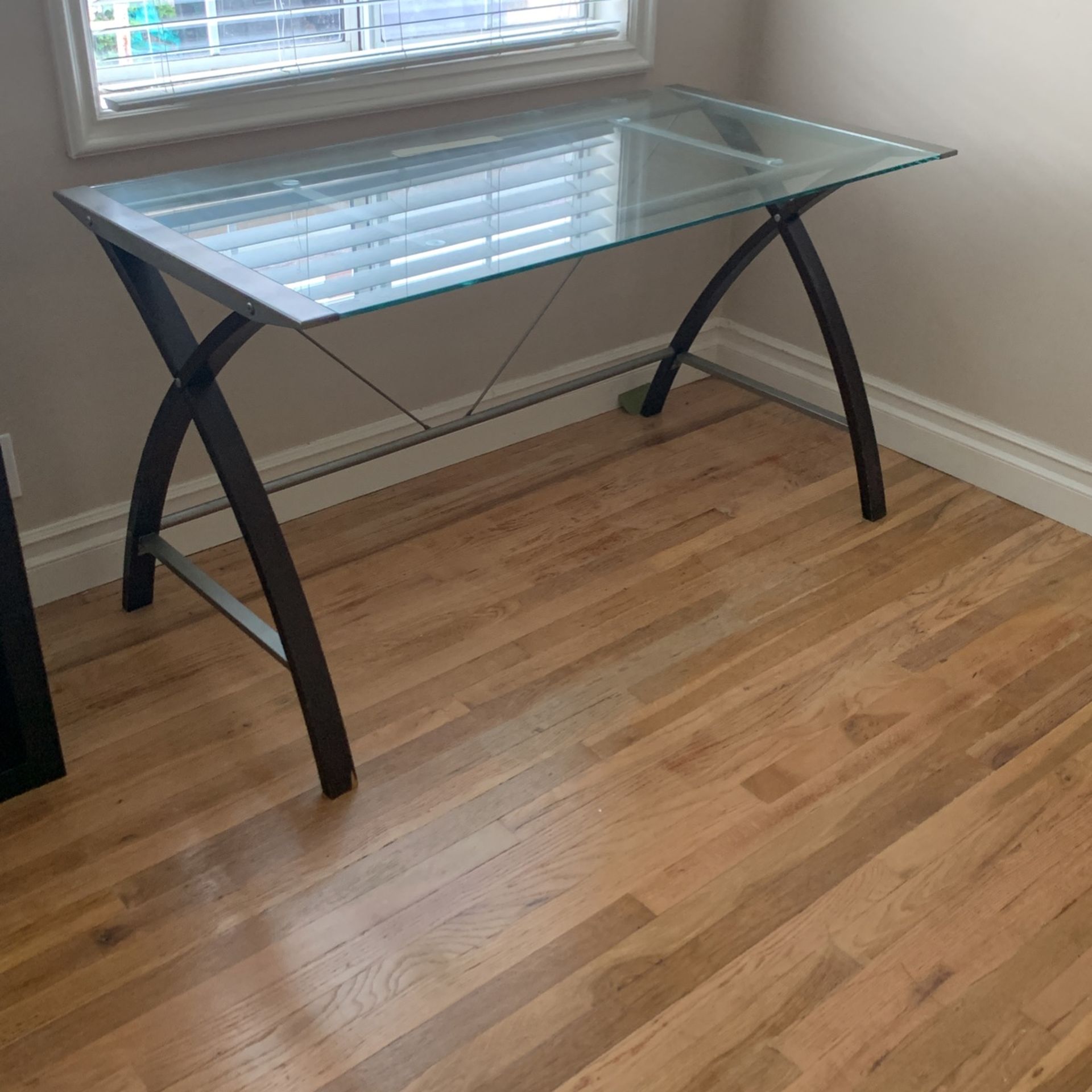 Free Glass Top table