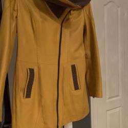 Genuine Leather Women Jacket Size S-M Like New For Spring/ Fall
