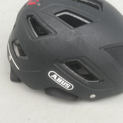 Abus Hyban 2.0 Bike Helmet Size Medium(52-58) Velvet Black ACHV2 Pre owned in good with minor cosmetic blemishes. These blemishes are in the form of m